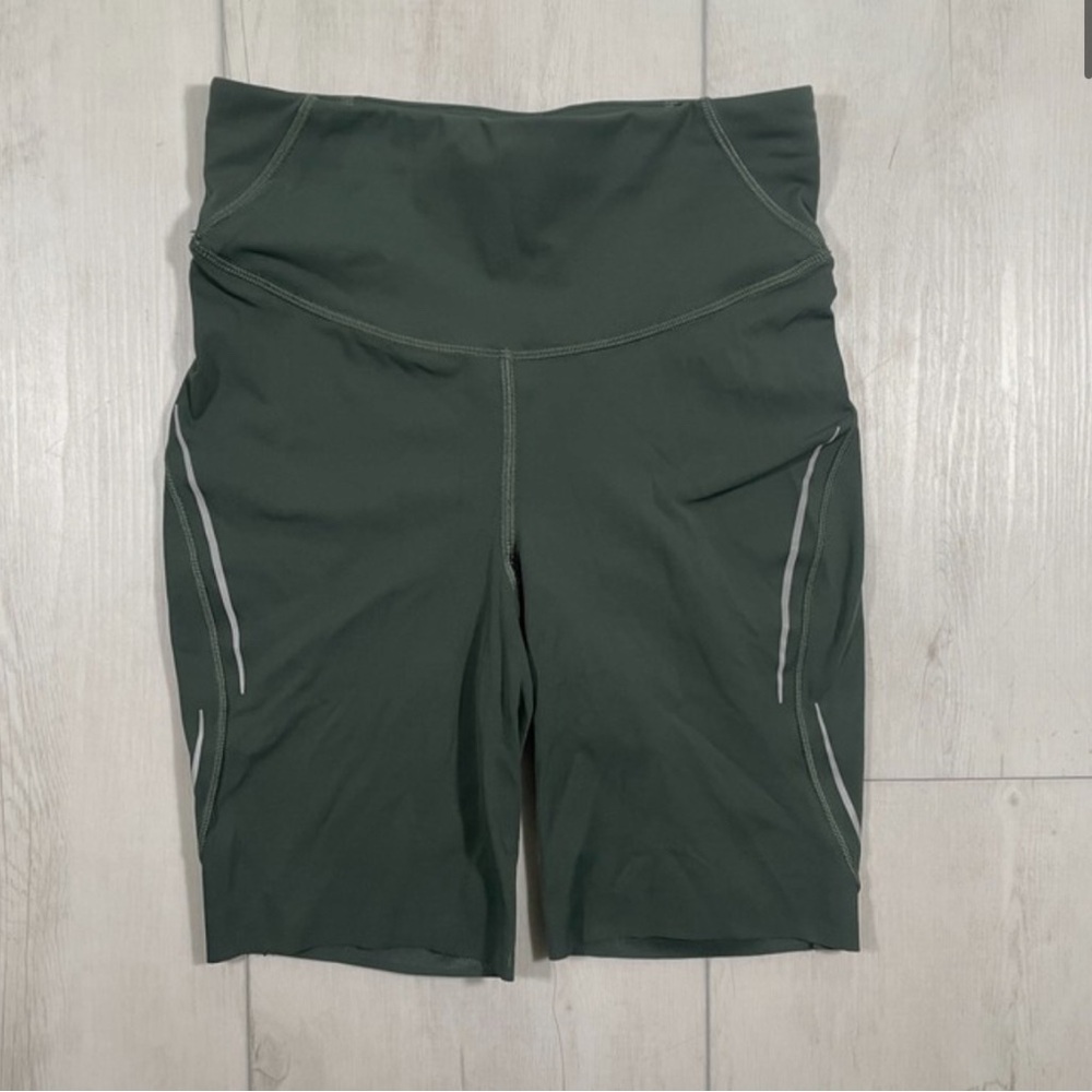 Lulu 🍋 Hunter green bike shorts